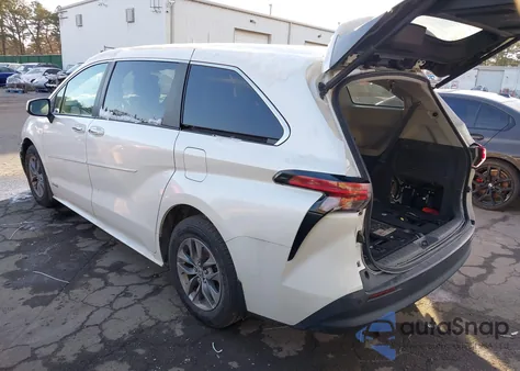2021 Toyota Sienna Xle z USA, uszkodzony, nr VIN 5TDYRKEC3MS008734